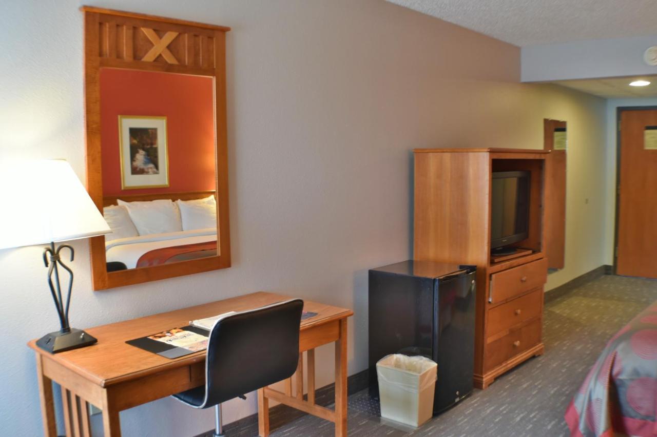 Ramada By Wyndham Airport - Waterpark & Event Center Sioux Falls