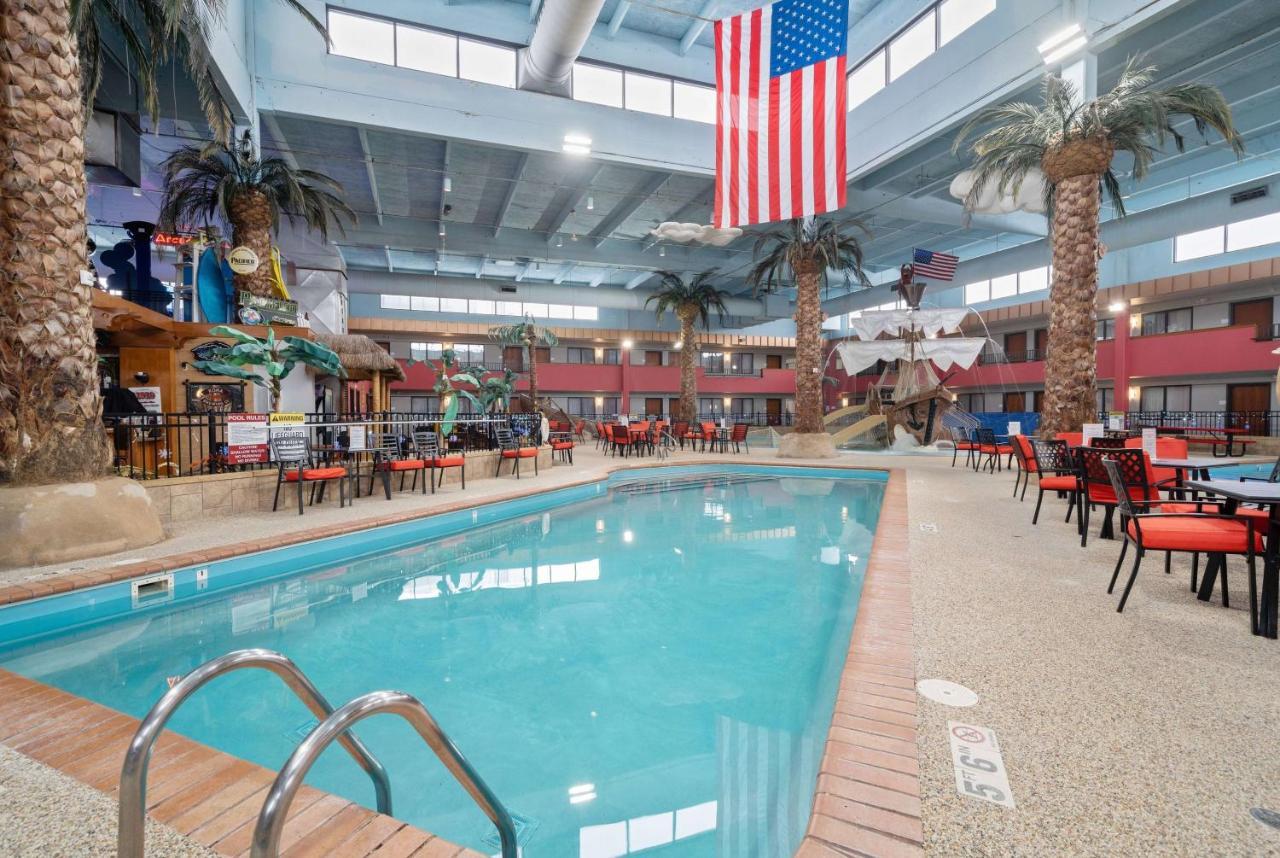 Hotel Ramada By Wyndham Airport - Waterpark & Event Center 3*
