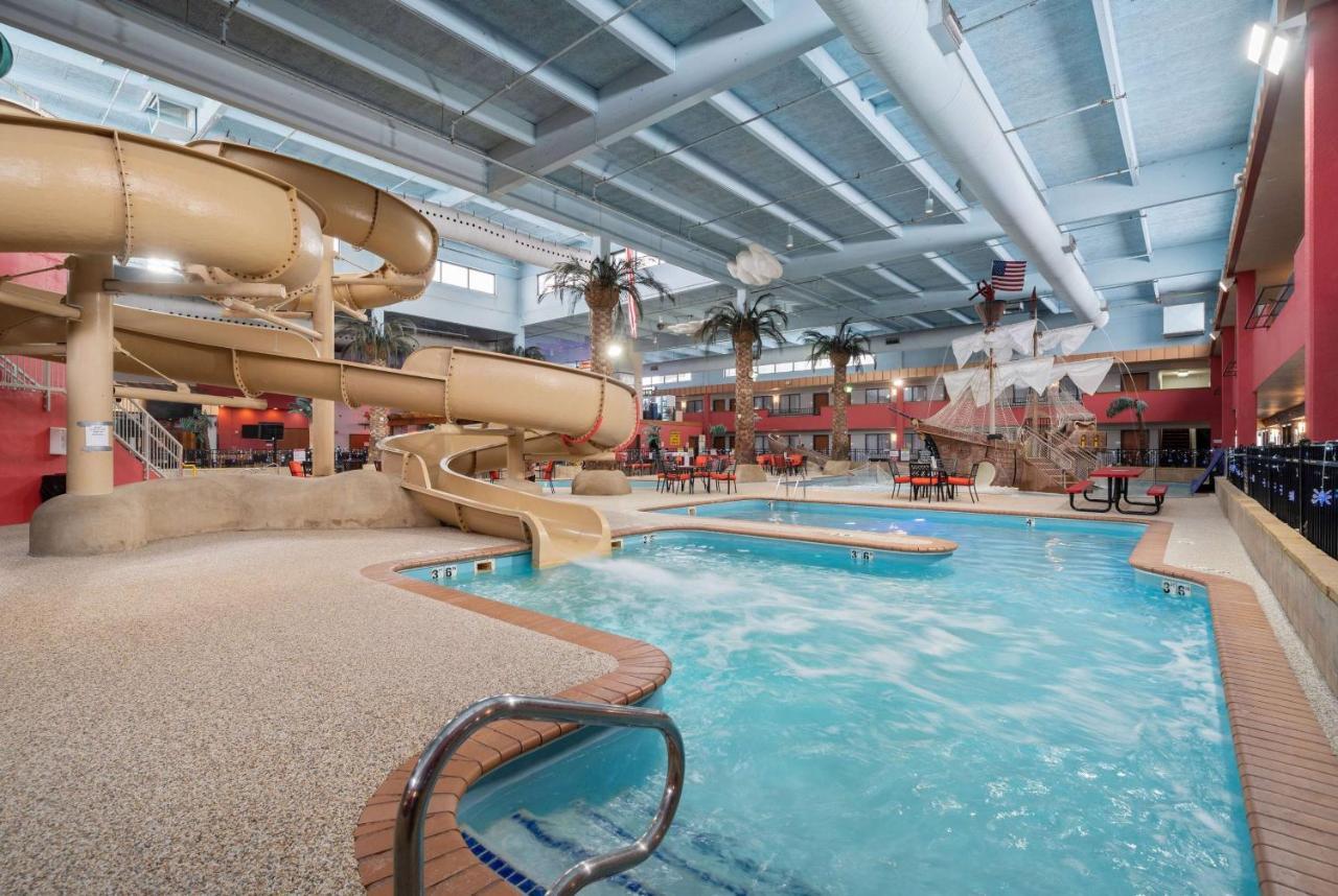 Ramada By Wyndham Airport - Waterpark & Event Center 3*
