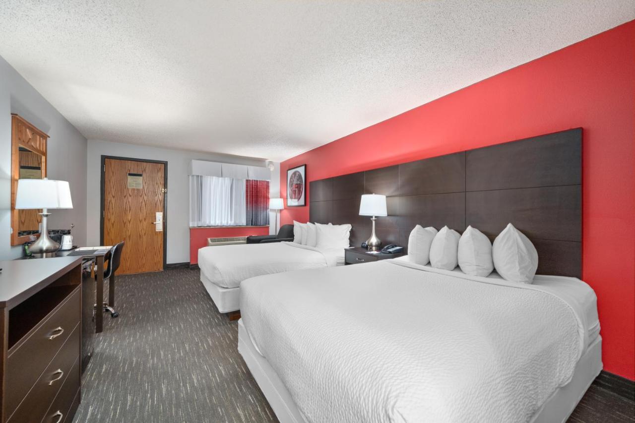 Hotel Ramada By Wyndham Airport - Waterpark & Event Center