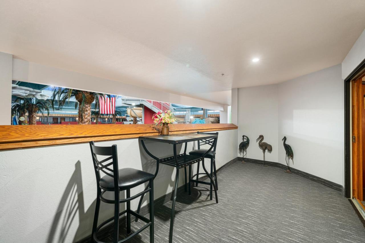 Hotel Ramada By Wyndham Airport - Waterpark & Event Center 3*