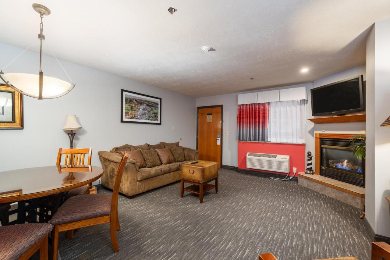 Ramada By Wyndham Airport - Waterpark & Event Center Hotel Sioux Falls