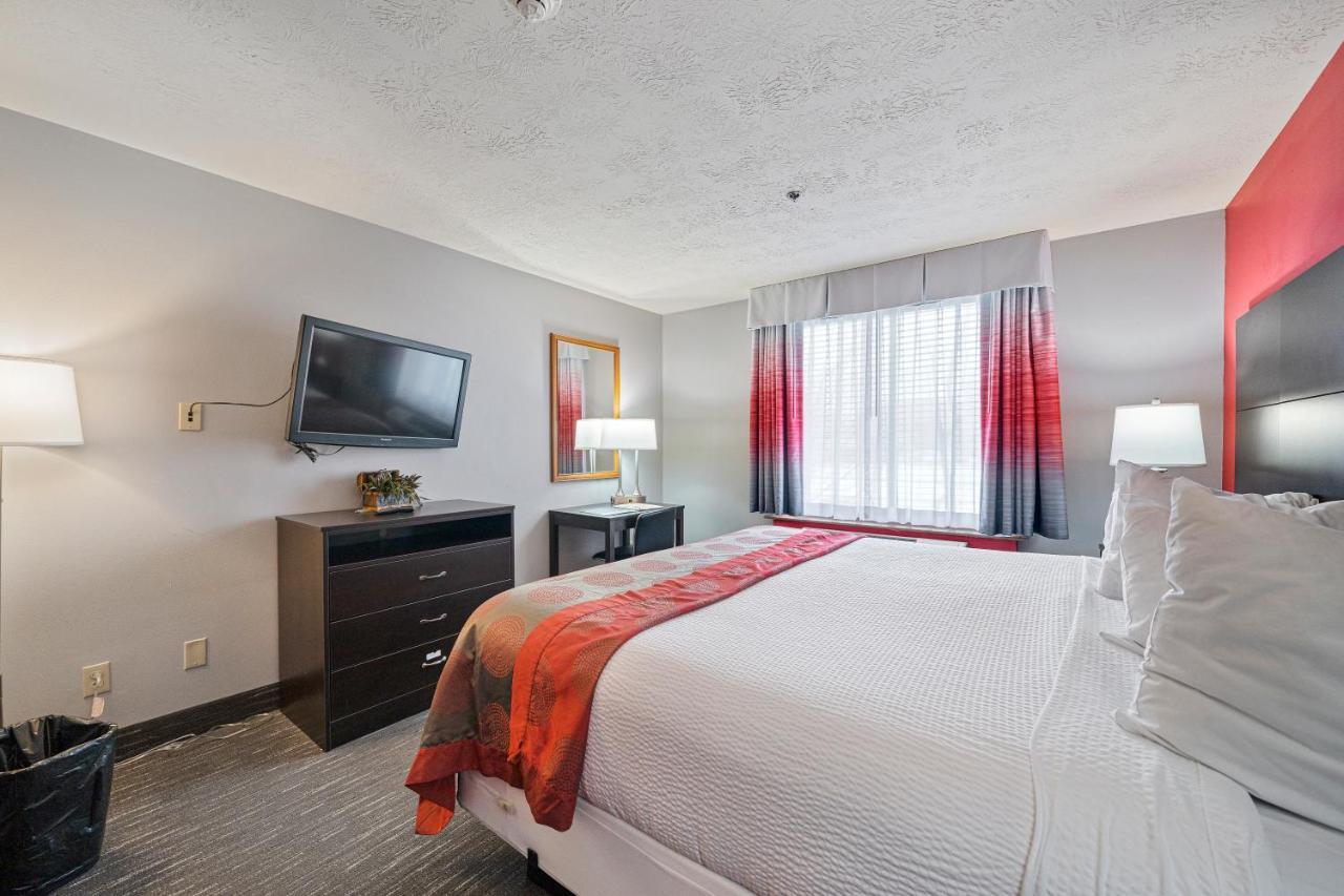 Hotel Ramada By Wyndham Airport - Waterpark & Event Center Sioux Falls