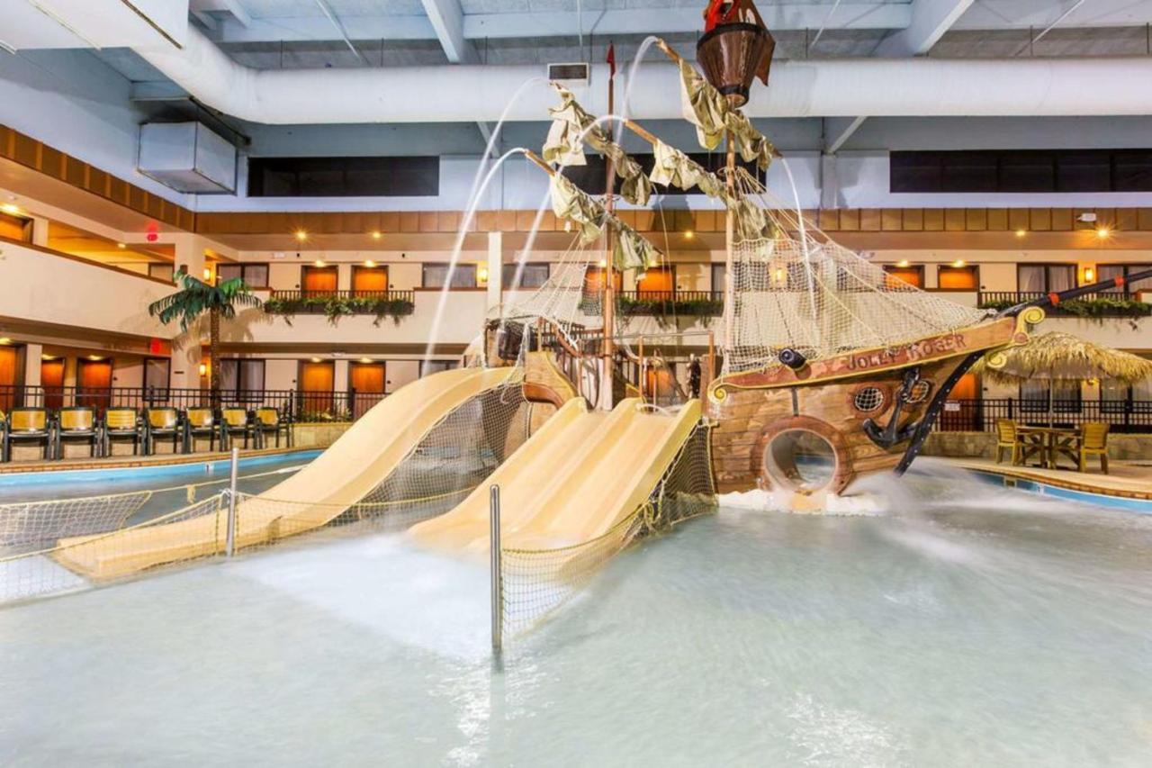 Ramada By Wyndham Airport - Waterpark & Event Center 3*
