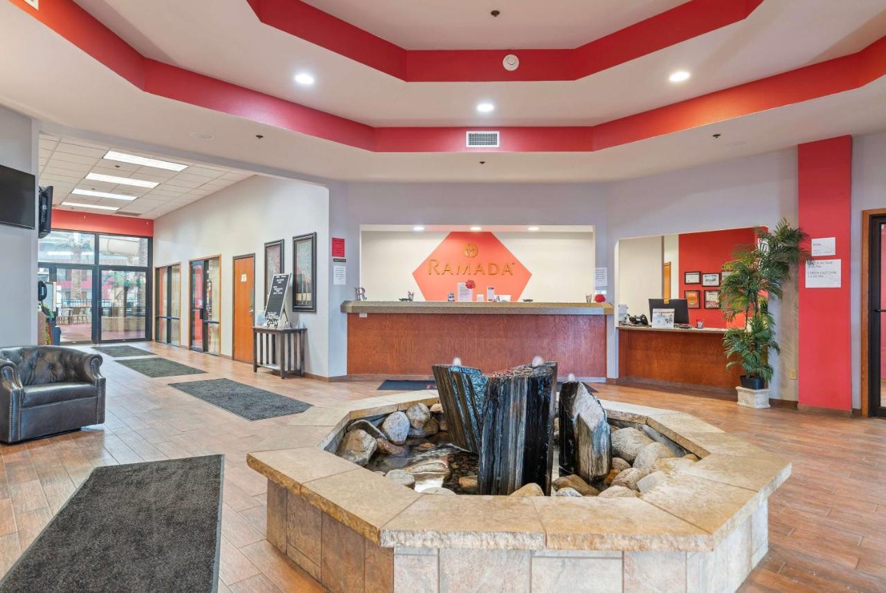 Ramada By Wyndham Airport - Waterpark & Event Center Sioux Falls