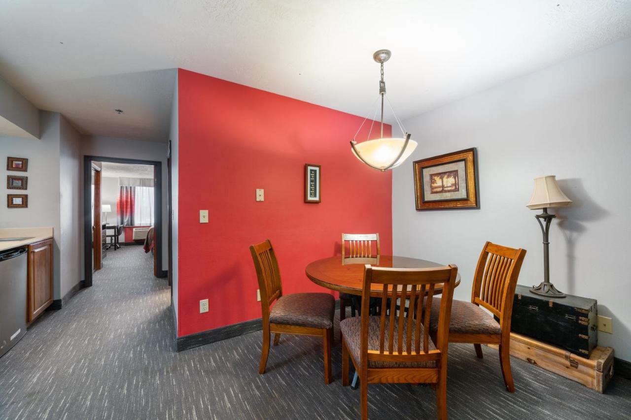 Hotel Ramada By Wyndham Airport - Waterpark & Event Center Sioux Falls