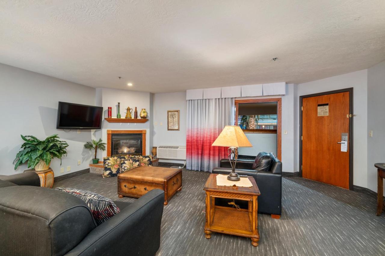 Ramada By Wyndham Airport - Waterpark & Event Center Hotel Sioux Falls