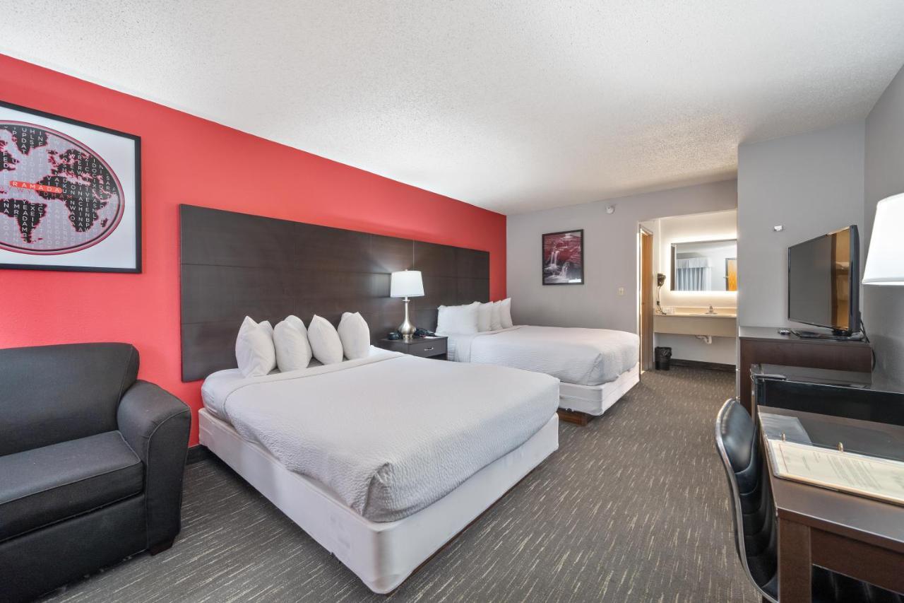 Hotel Ramada By Wyndham Airport - Waterpark & Event Center 3*