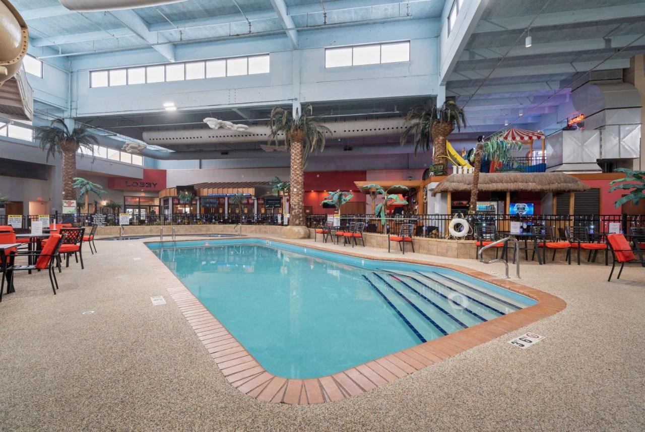 Ramada By Wyndham Airport - Waterpark & Event Center 3*