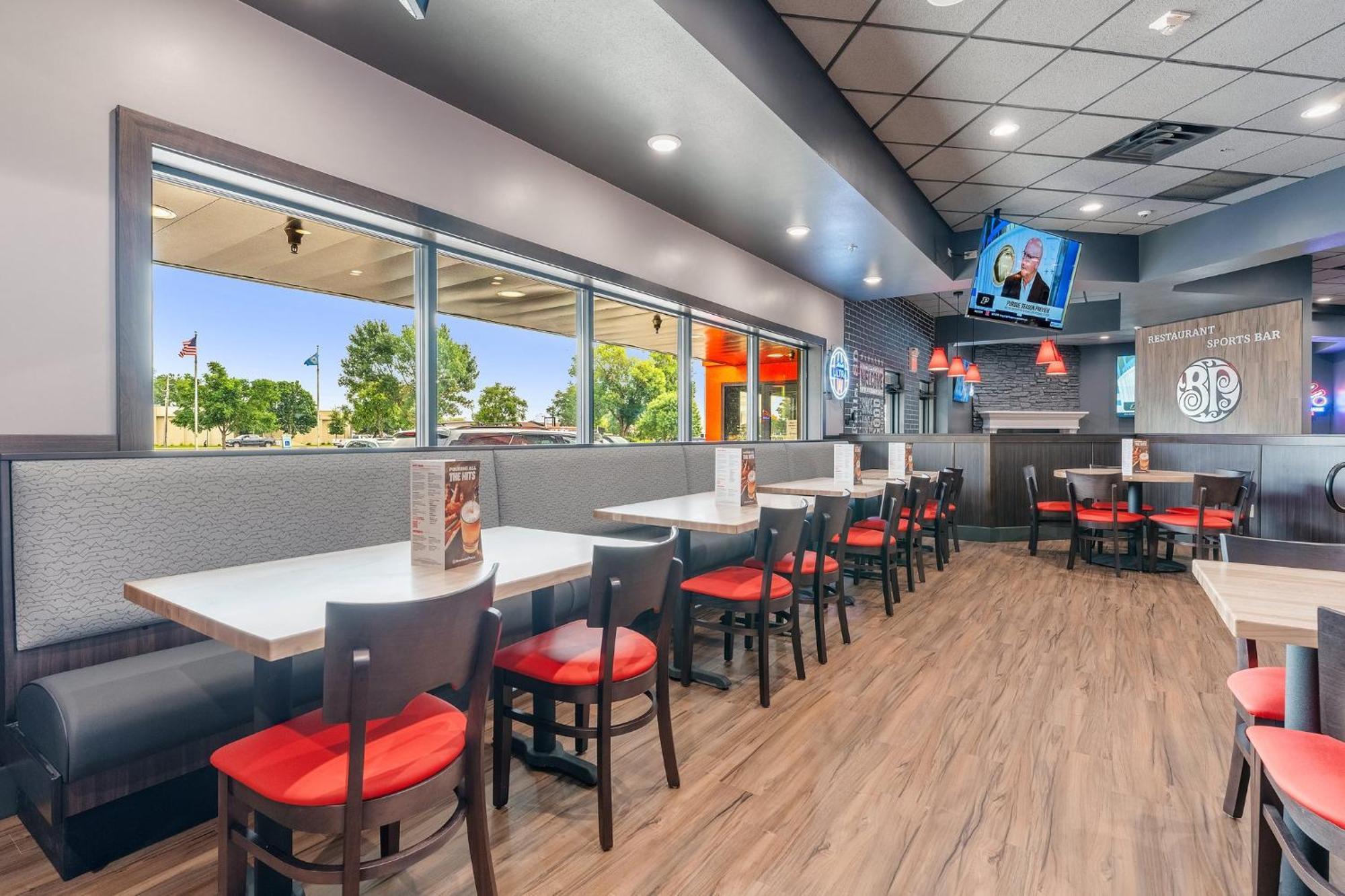 Ramada By Wyndham Airport - Waterpark & Event Center Hotel Sioux Falls