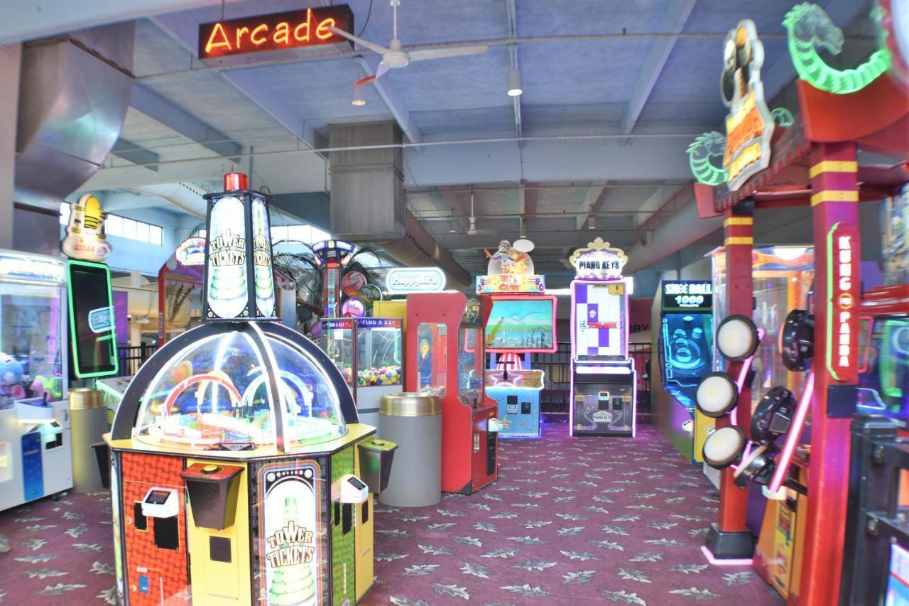 Ramada By Wyndham Airport - Waterpark & Event Center